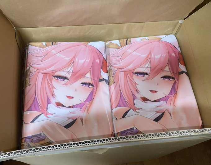 先週、八重神子抱き枕カバーのBOOTH倉庫への発送を完了致しました。
今月中か来月の初めに倉庫から発送されると思いますので、購入された方はもう暫くお待ち下さいませ。 