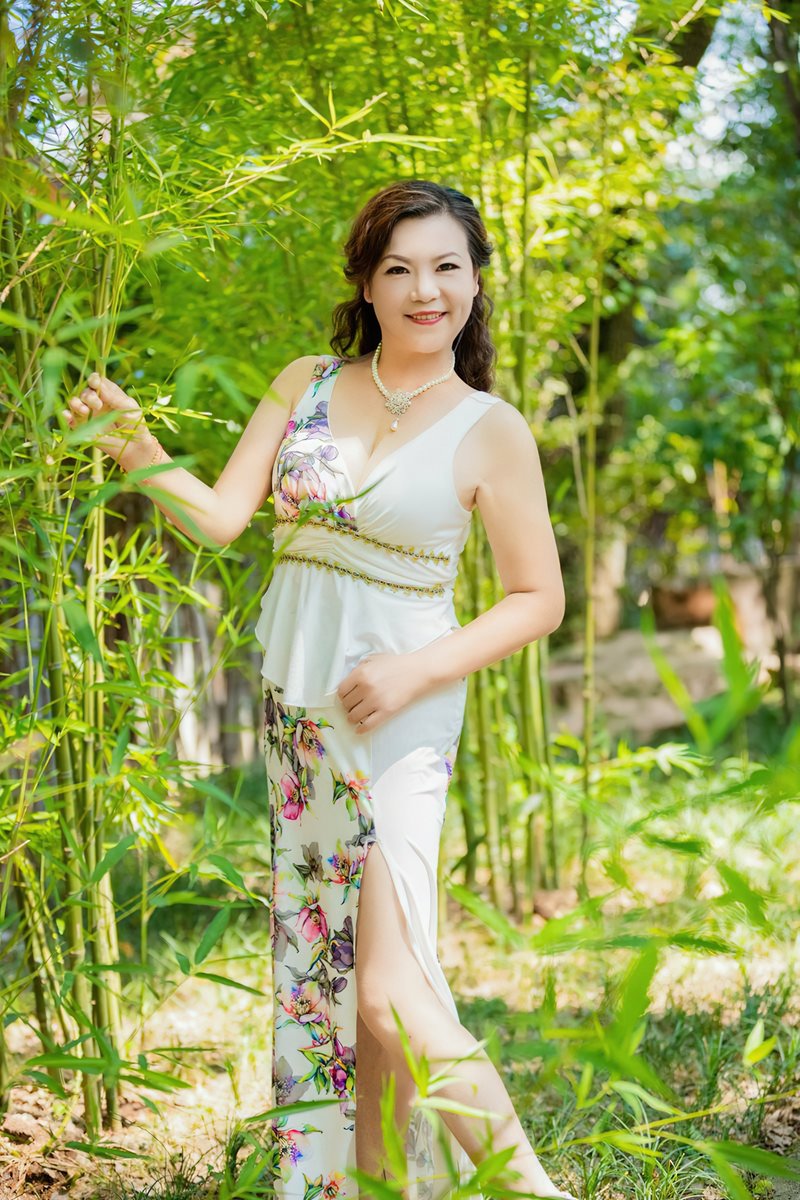 MatureDraw's tweet photo. 白衣
#熟女 #徐娘 #阿姨 #风韵 #丰满 #写真 #摄影
#MILF #Mature #Asian #Chinese #Photograph https://t.co/p3oi6KObPT