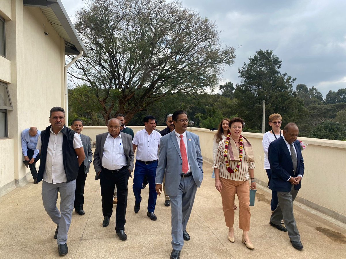 IngridKem's tweet photo. The Gujarati community is settled in #Kenya for more than a century. Shreebai Mataji Temple is the closest neighbor of the French Embassy and kindly provides logistical help during our last Bastille Day. We were happy to share a prayer and a traditional meal together 🤲🏽💐 https://t.co/R0vKn9Ia1T