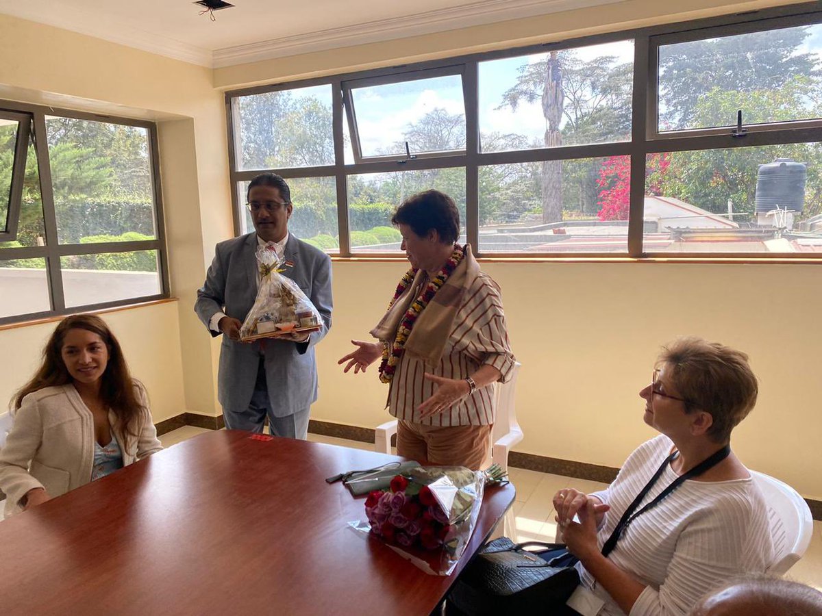 The Gujarati community is settled in #Kenya for more than a century. Shreebai Mataji Temple is the closest neighbor of the French Embassy and kindly provides logistical help during our last Bastille Day. We were happy to share a prayer and a traditional meal together 🤲🏽💐