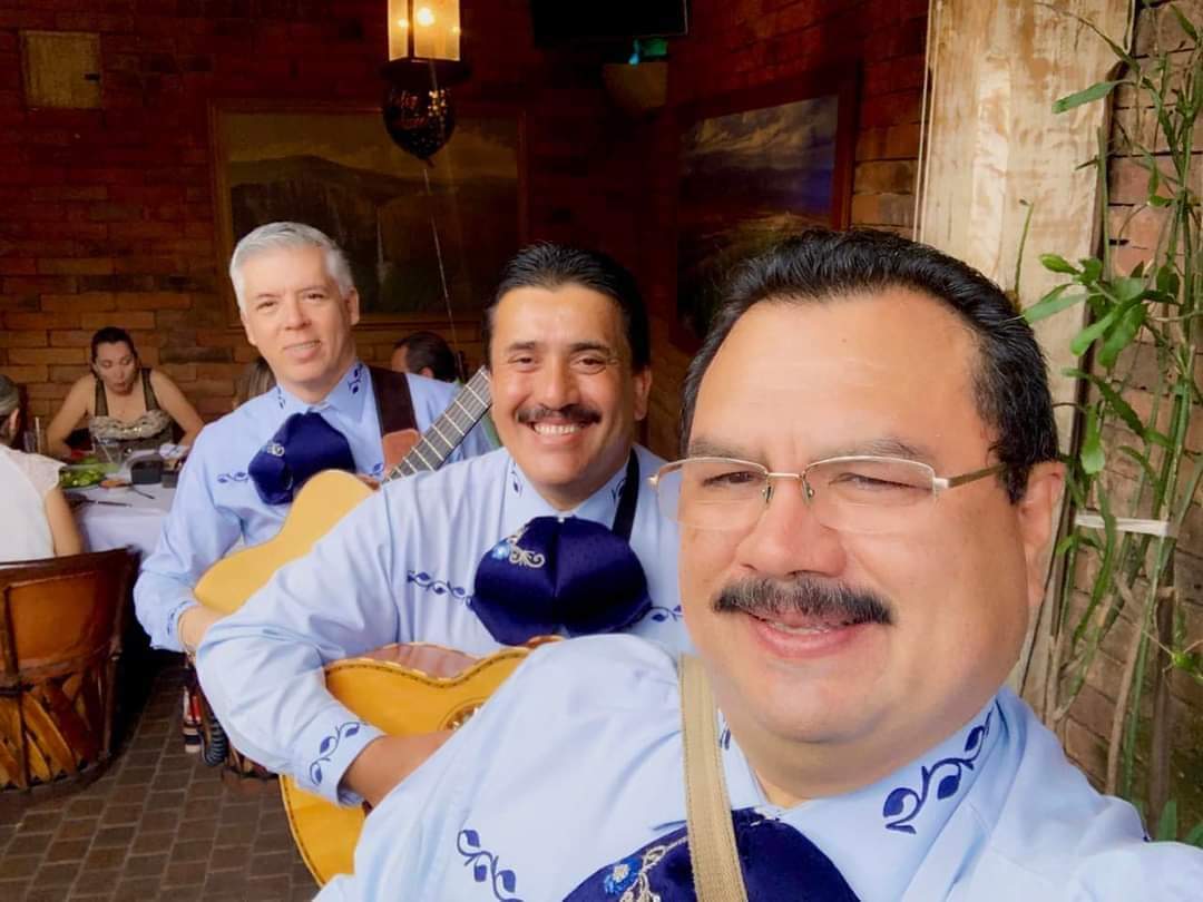 Amigos: Les enviamos saludos fraternos desde Restaurante "Río Viejo" ❗❗❗