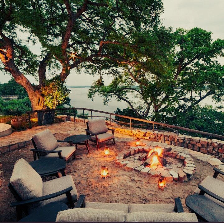 s_kamuntu's tweet photo. Happy Sunday to y'all twitter friends! Have a relaxing day! Take care. Deep in nature safaris lodges after #game drive, luxury amenities.  #murchisonfallspark &amp; #queenElizabethpark if you plan a trip to Uganda DM me infotourstravellinkug@gmail.com #travel #exploreuganda #nature https://t.co/b8r3n8HLRV