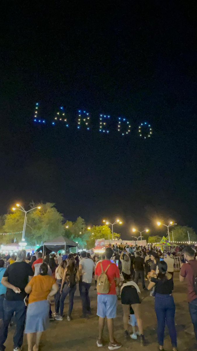 arqjauregui's tweet photo. Gracias @ExpomexNLaredo 
Gran experiencia volar con ustedes
@PixelDroneMx 
#droneshow
#expomex
#dronelightshow
#pixeldrone https://t.co/No2Oe8VJwz