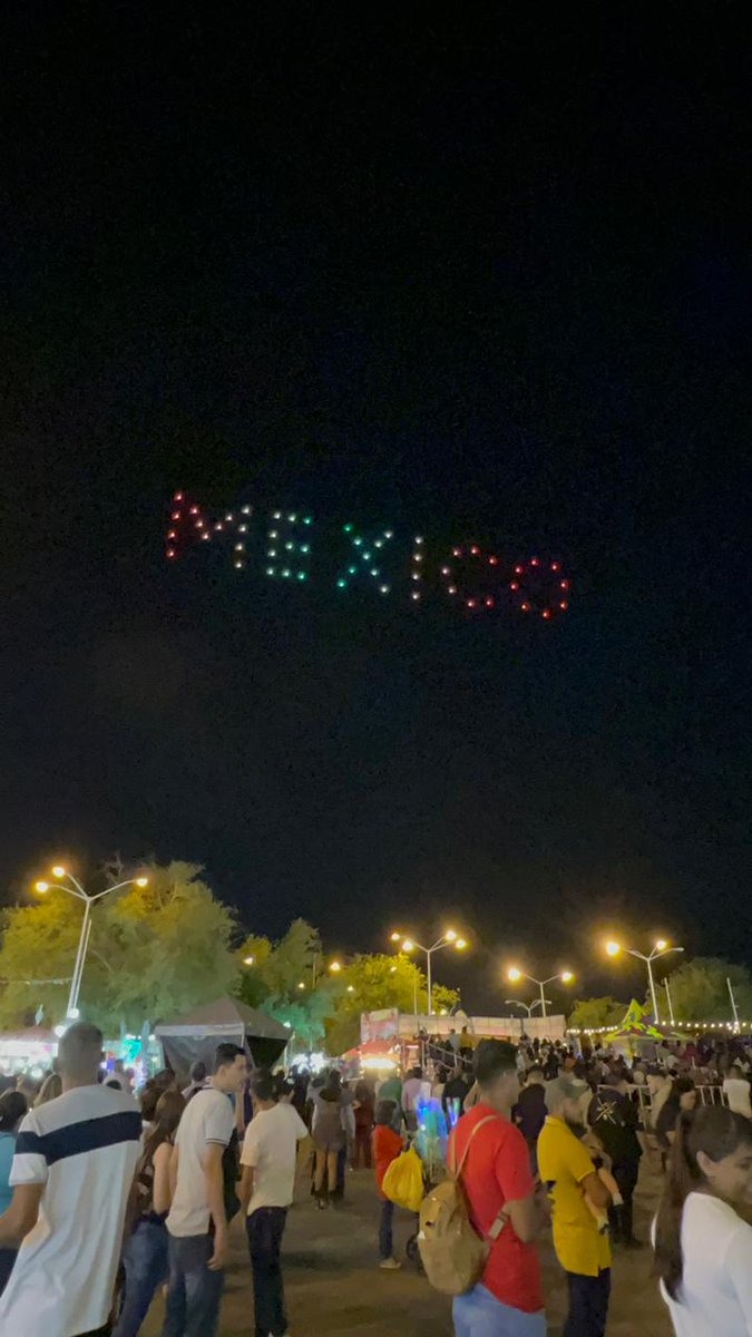 arqjauregui's tweet photo. Gracias @ExpomexNLaredo 
Gran experiencia volar con ustedes
@PixelDroneMx 
#droneshow
#expomex
#dronelightshow
#pixeldrone https://t.co/No2Oe8VJwz