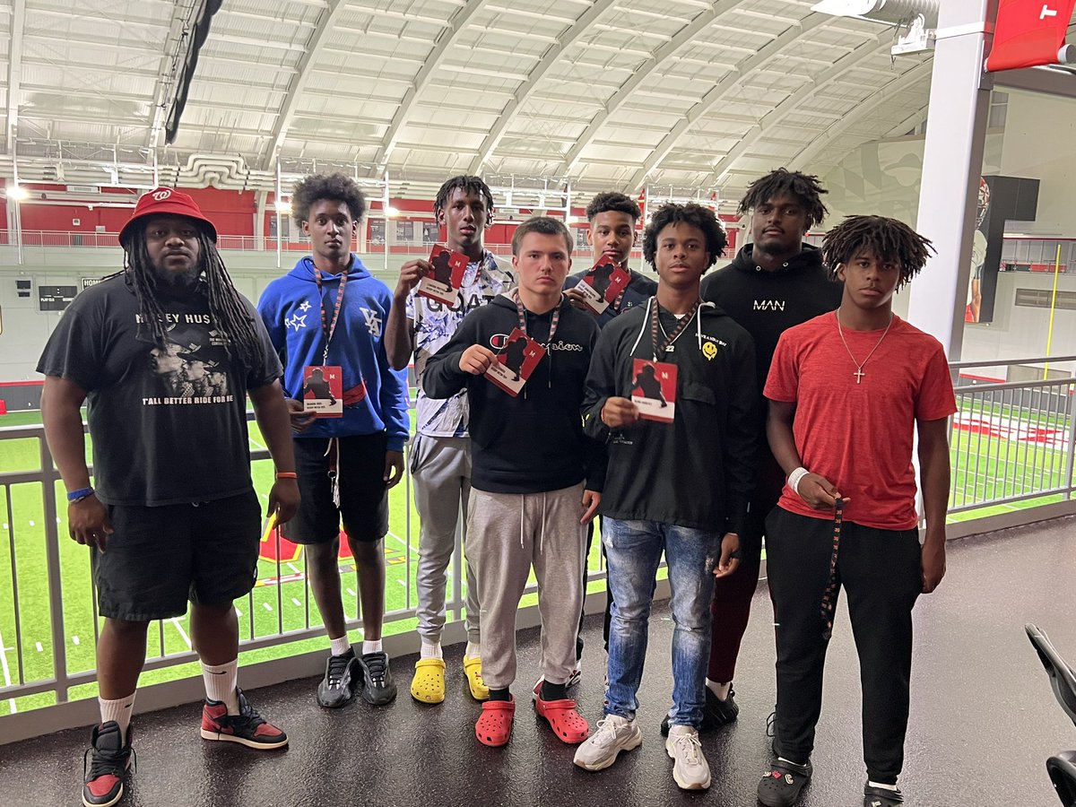 MoneyManBryan3's tweet photo. I Wanna Thank @GJrWorth For The Gameday Invite Vs SMU And Showing Us Around! My Guys Enjoyed Themselves! @TerpsFootball @BallCoach34 @BishopIretonFB #FlyWithBi https://t.co/Bl5pJT3BDG