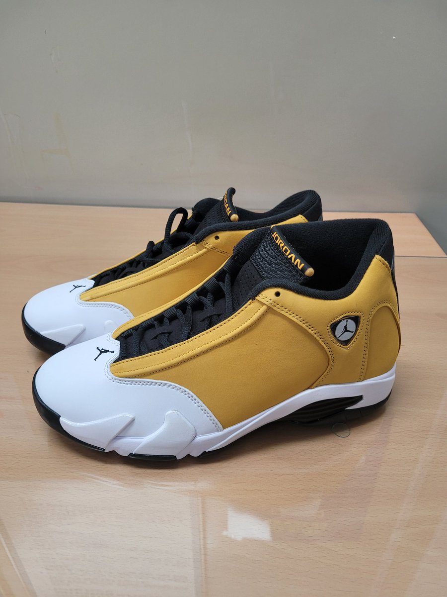 dp292513's tweet photo. Air Jordan 14 Retro light ginger
나의 다섯번째 조던..
자꾸만 눈이 가서 도저히 갖지 않을 수 없었다
색깔이 너무 예뻐
조던이 소유한 페라리를 모트브로해서 제작한 
Air Jordan 14...
페라리는 빨간색이 진리인데..
그래도 페라리 삘이 납니다 ㅎㅎ https://t.co/5QRZHnRPYj