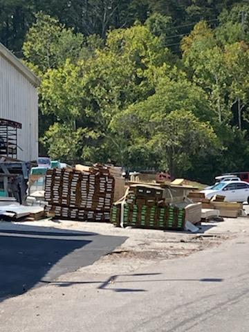 CoasterCuster's tweet photo. New IBox track at the rmc plant, and rmc wood on site at The Boss @SFStLouis.
Does this mean rmc Boss 2024 https://t.co/nhxlmnQvsW