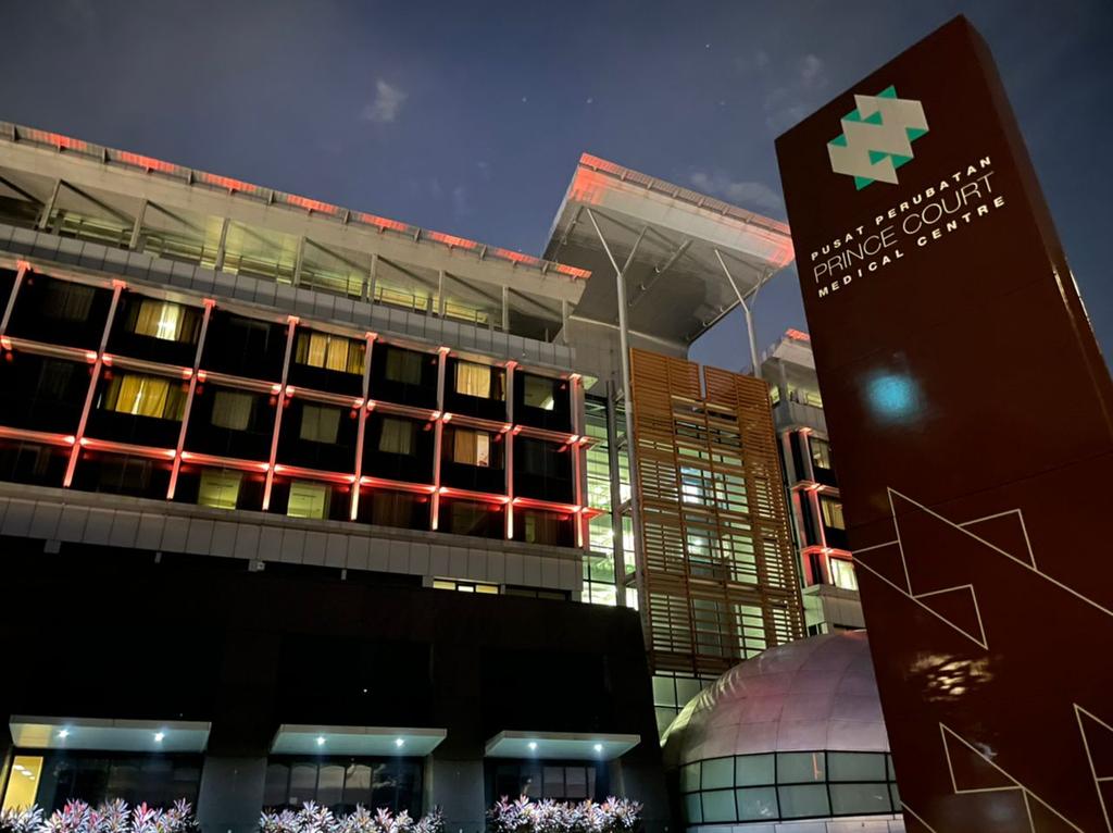 DatukKuljit's tweet image. Prince Court Medical Centre glows in orange last night in conjunction with World Patient Safety Day