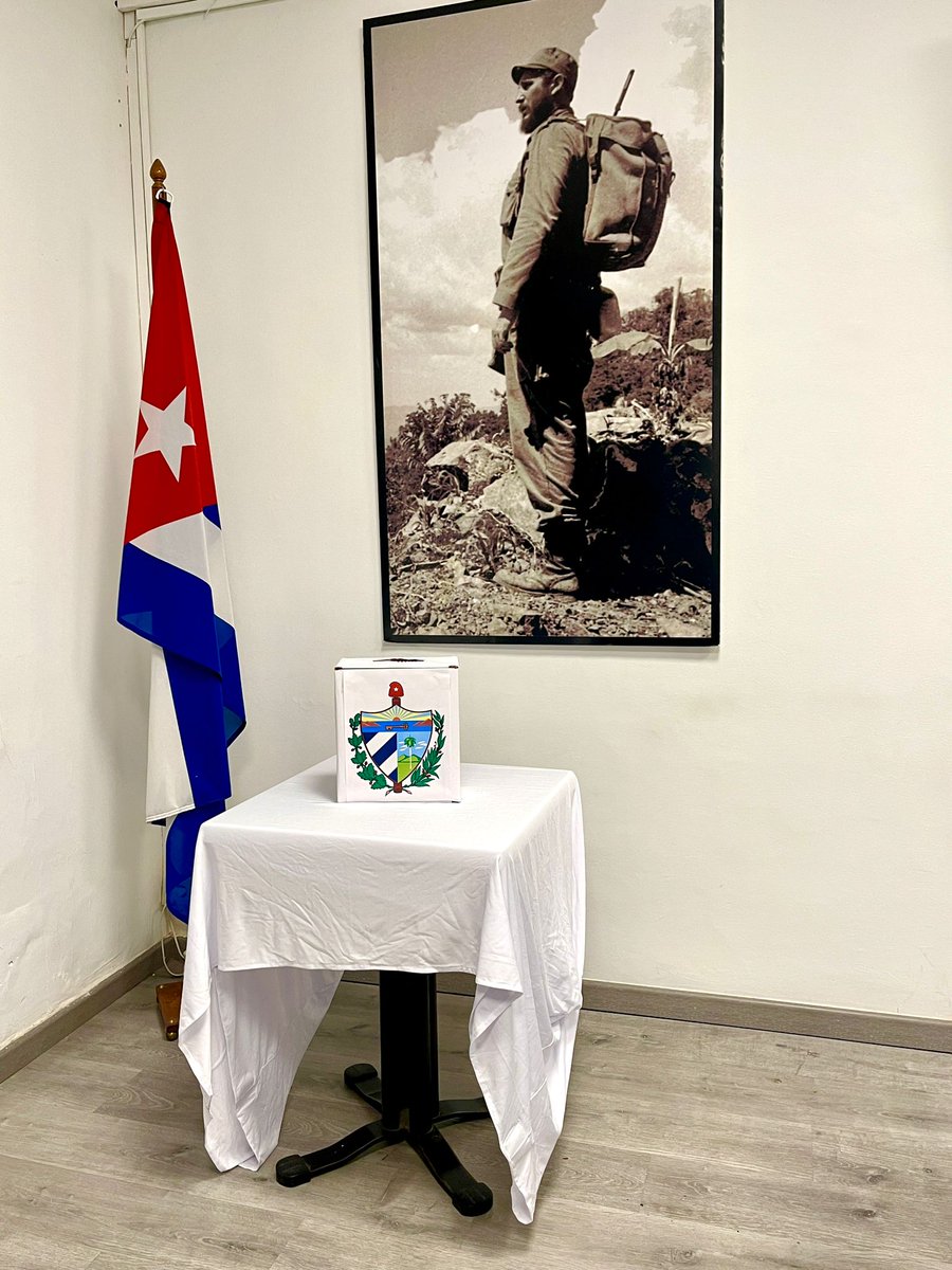 #18Septiembre Dio inicio proceso de votación del Referendo para #ElCodigoDeLasFamilias en el Colegio número 2 de la Circunscripción 44 de las Misiones Cubanas en el Exterior. 

@Consulcuba_BCN Votó🗳️

#Cuba #CubaPorLaVida