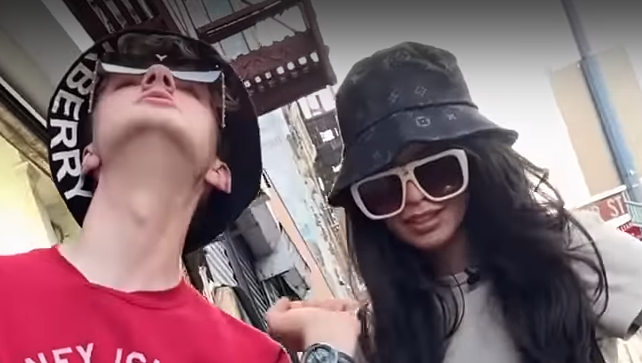 becchannn's tweet photo. @tomsimons &amp; @Valkyrae it's a look https://t.co/KoyZ9l8fEQ