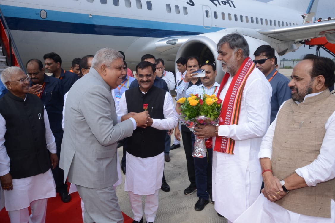 prahladspatel's tweet photo. भारत के माननीय उपराष्ट्रपति  श्री @jdhankhar1 जी के जबलपुर पहुँचने पर डुमना एयरपोर्ट पर मा. @GovernorMP श्री मंगुभाई पटेल जी, मुख्यमंत्री श्री @ChouhanShivraj जी एवं @BJP4MP अध्यक्ष श्री @vdsharmabjp जी के साथ स्वागत अभिनंदन किया। @VPSecretariat 
@PMOIndia @JPNadda https://t.co/lkpXmcB4oT