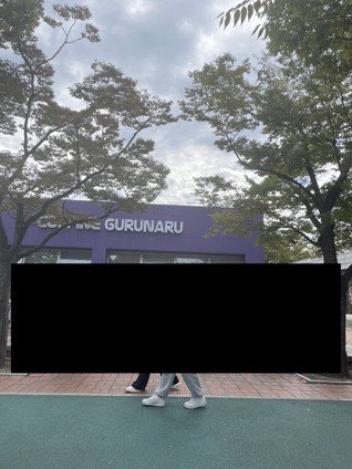 ▪️현장수령 안내

3시 30분부터 4시까지 커핀 그루나루 앞에서 현장 수령 진행합니다. 특전인 부채가 아직 나오지 않아 추후 준등기로 따로 발송될 예정이오니 양해 부탁드립니다🥺