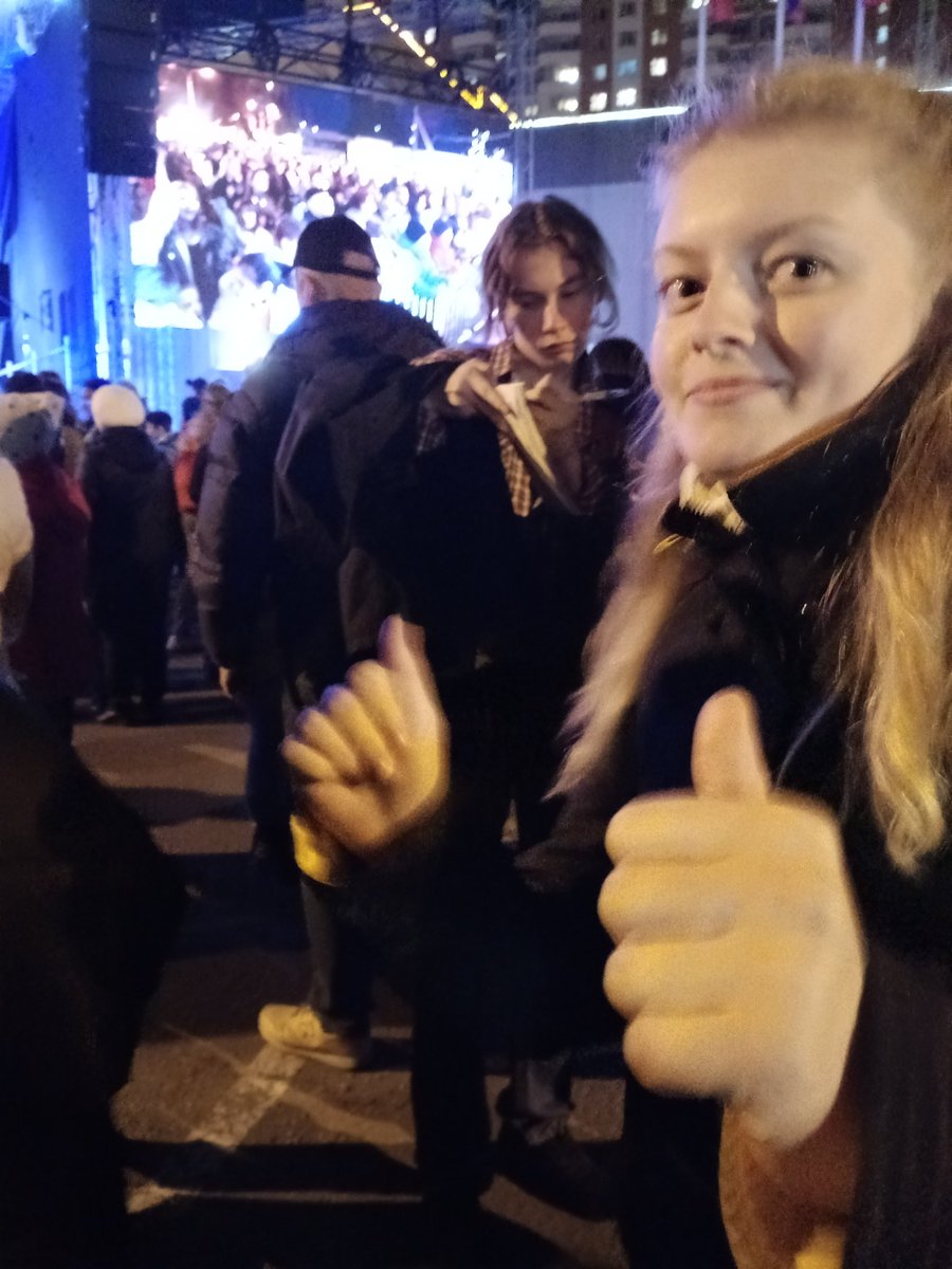 BorisAndreich's tweet photo. Коротко о том как мы провели день города:
Я и она отрываемся под казачий хор, а он делает домашку https://t.co/bbnjTSByBn