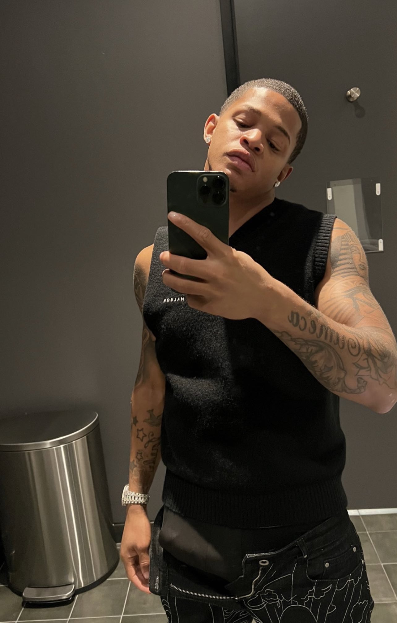 Gorgeous MILF gets her sons black friend fuck her in the ass hole – Naked  Girls