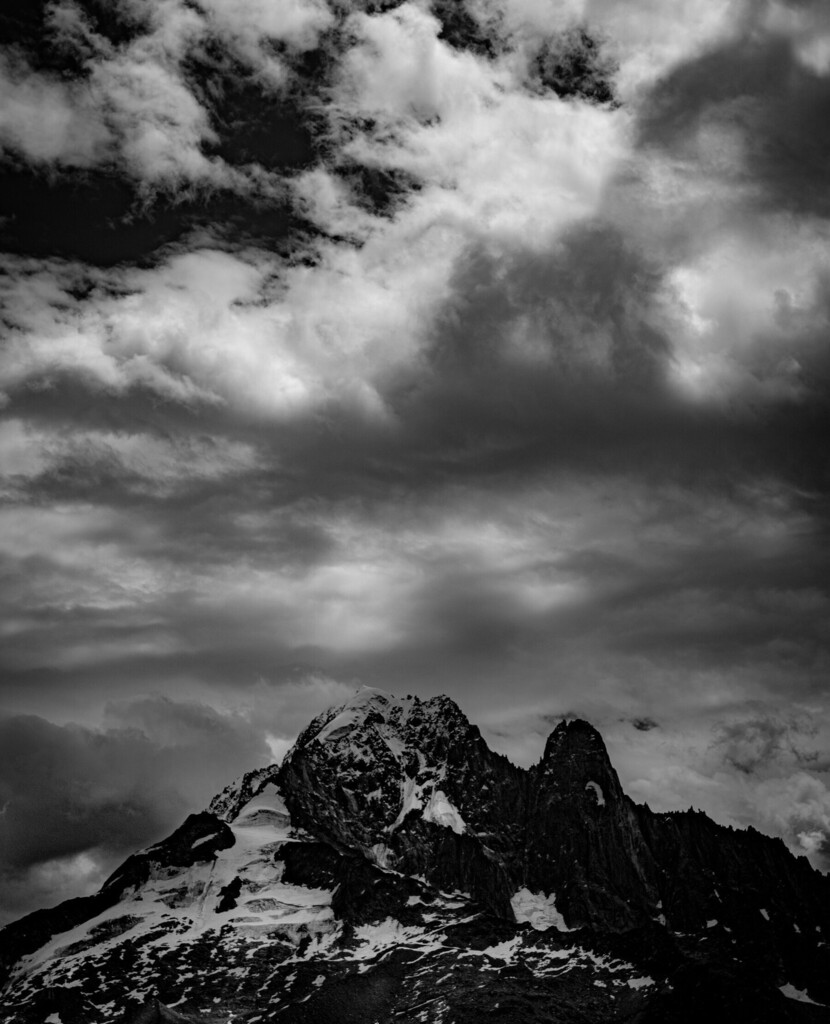 La montagne sous les nuages⁠
.⁠
.⁠
⁠
#canoneos6dmarkII #canoneos @sigmafrance #sigmaphotofr⁠
#montblanc #jpeuxpasjairando #jepeuxpasjairando #jpeuxpasjaimontagne #randonnée #hikingadventures #bivouac #chamonix #servoz #panorama #mountainphotograp… instagr.am/p/CioqEWxN6ut/