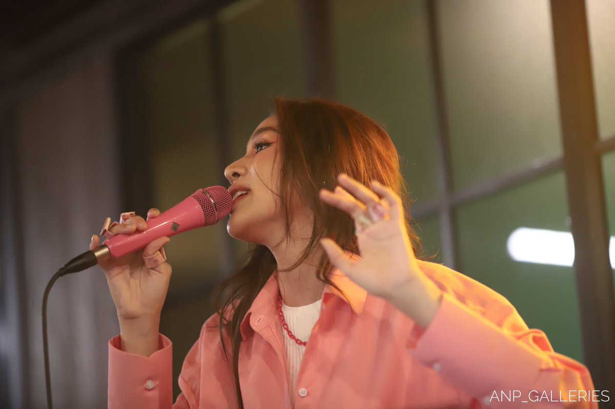 ANP_Galleries's tweet photo. ชอบเวลาเธอร้องเพลง.. 🪐💫💓
#เบบี้เอมที่ไม่เบบี้แล้ว
#happyBABYAIMday2022
#TeamAIMazing #ANPgalleries https://t.co/aptXHvwsto