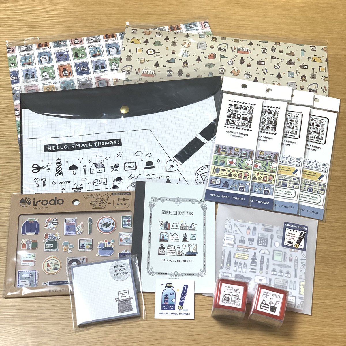 RIE_Mochi12's tweet photo. 紙博の戦利品、やっと写真撮れた!これで思う存分使える〜
セット品とか福袋もあって紙博すごく楽しかったな♪
人気店はお会計に1時間並んだけど、グッズ持ってウキウキしてたからか20分くらいに感じた(^^)笑
#紙博 #eric_smallthings #パピアプラッツ #とみこはん #ツバメノート #福わけはんこ https://t.co/Sv5qIr6yl3
