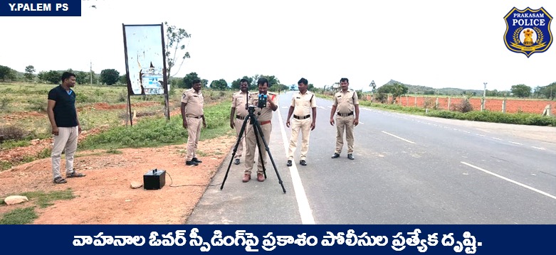 prakasam_police's tweet photo. Modern Technology to prevent mishaps: Cops using Speed guns to impose fine on high-speed going vehicles.
#Speedguns #KeepTab #RashDrivers #TrafficRules #RoadSafety #Awareness #FirstResponders #MalikaGargIPS
@APPOLICE100 @dgpapofficial https://t.co/e5g5eTq5UI