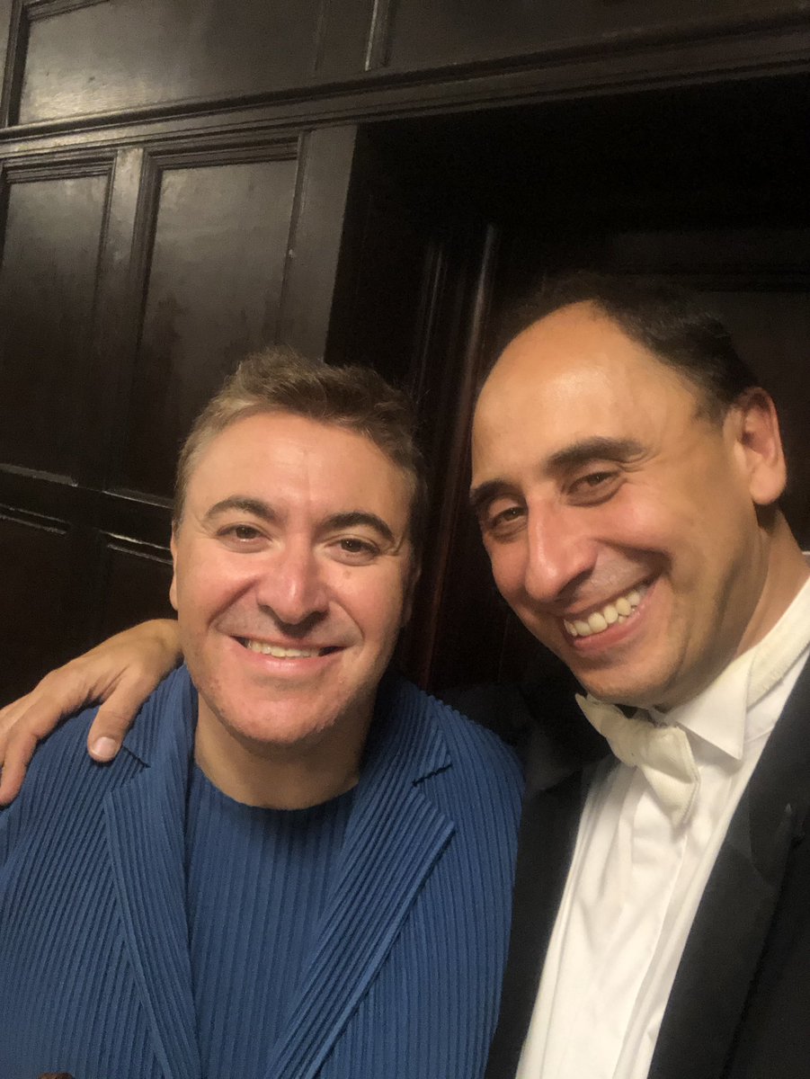 .Always a pleasure &amp; honour to join in performance my long time friend and colleague violinist <a href="/MVengerovReal/">Maxim Vengerov</a>. Last night we paid tribute to the late #QueenElizabethII during the <a href="/OxfordPhil/">Oxford Philharmonic Orchestra</a> concert <a href="/OxfordTownHall/">Oxford Town Hall</a> performing the slow mvt of Bach’s double concerto.