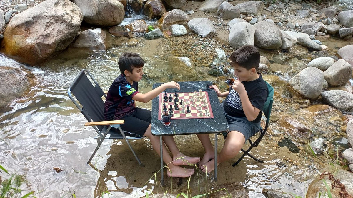 deniz53yildiz's tweet photo. #sokaktasantrançvar #TurkishChess https://t.co/v2y1AFpiJl
