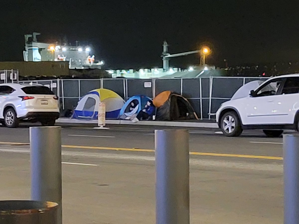 cjenmm's tweet image. City is allowing this in front of Chase Center now?  As a neighbor this is not cool.  What is @sfpd mayor @LondonBreed going to do about this?