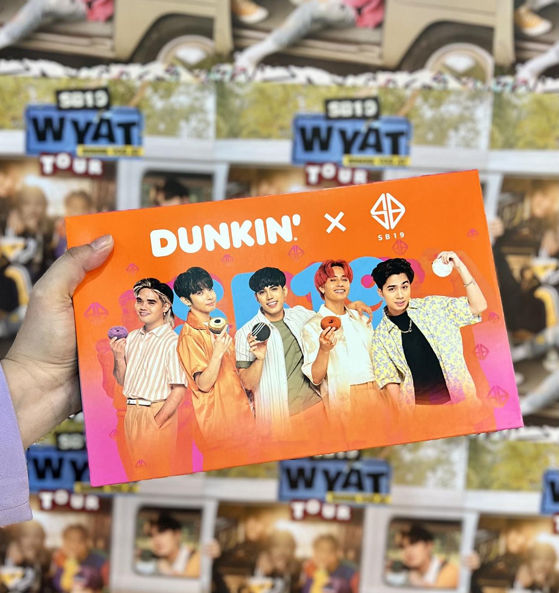 dunkinph's tweet photo. Dunkin’s second surprise! @SB19Official  boxes are now available when you buy Awesome or Supreme Bundles. Bring home your #PasalubongNgBayan now! #DunkinPHxSB19 💠 💙
🔵 Now available in all Metro Manila stores.
🔵Available in all stores nationwide starting October 15, 2022. https://t.co/QH3bjibtA5