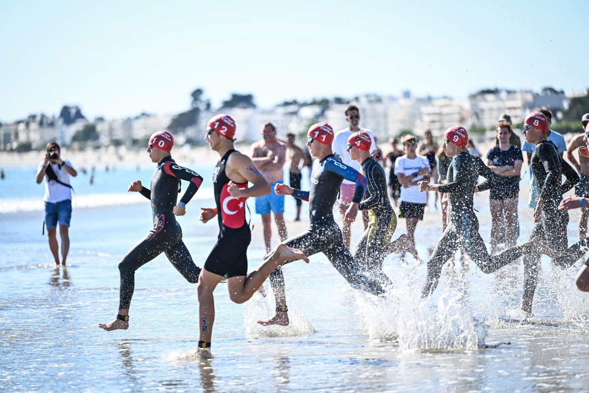 F3PaysdelaLoire's tweet photo. On plonge dans le grand bain du triathlon Audencia - La Baule 🏊‍♂🚴‍♀👟 dès 8h30 pour suivre en direct toutes les épreuves de ce dimanche 18 septembre ►https://t.co/1oTeqjfLj4
@TriatAudencia #TriALB #LaBauleEscoublac @VilleLaBaule #sport @ETUtriathlon  #triathlon https://t.co/1pXFx6XR3M