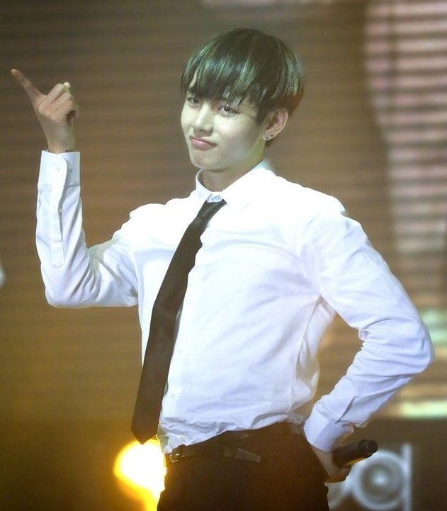 teteishq's tweet photo. taehyung being "straight" : a thread of some inexplicable instances https://t.co/YfQPzm6e0W