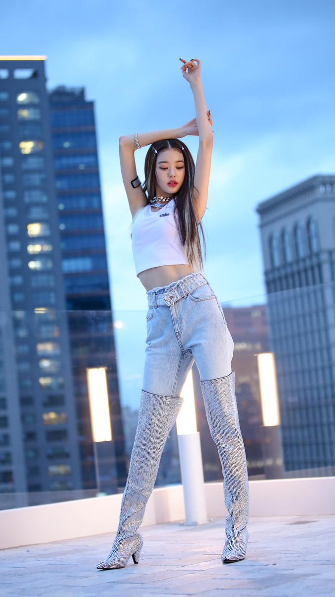 ivepics_'s tweet photo. #JANGWONYOUNG ‘After LIKE’ Jacket Shooting Behind the Scenes https://t.co/01DWfpzK54