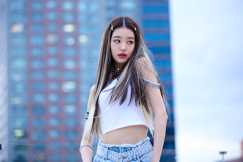 ivepics_'s tweet photo. #JANGWONYOUNG ‘After LIKE’ Jacket Shooting Behind the Scenes https://t.co/01DWfpzK54