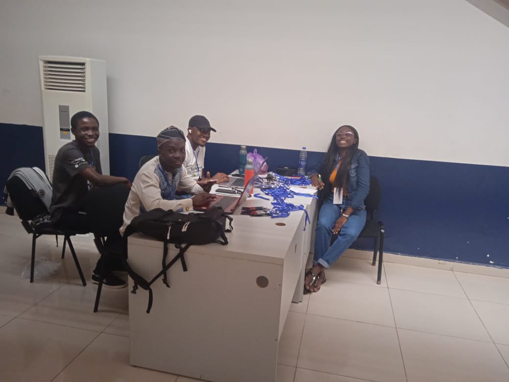 esther_hamzat's tweet photo. From yesterday at #OSCA Kaduna 🤍 “anyone can contribute to open source because there are non code contribution you can make” @ibrahim_sekinah repped cybersecurity and open source, met @umaryusufkd and @benyusouf https://t.co/2Z3yNqUh0N