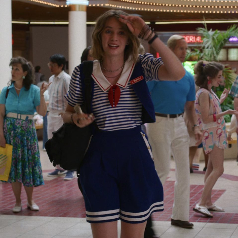 buckIeysbitch's tweet image. maya and her little two-finger salute