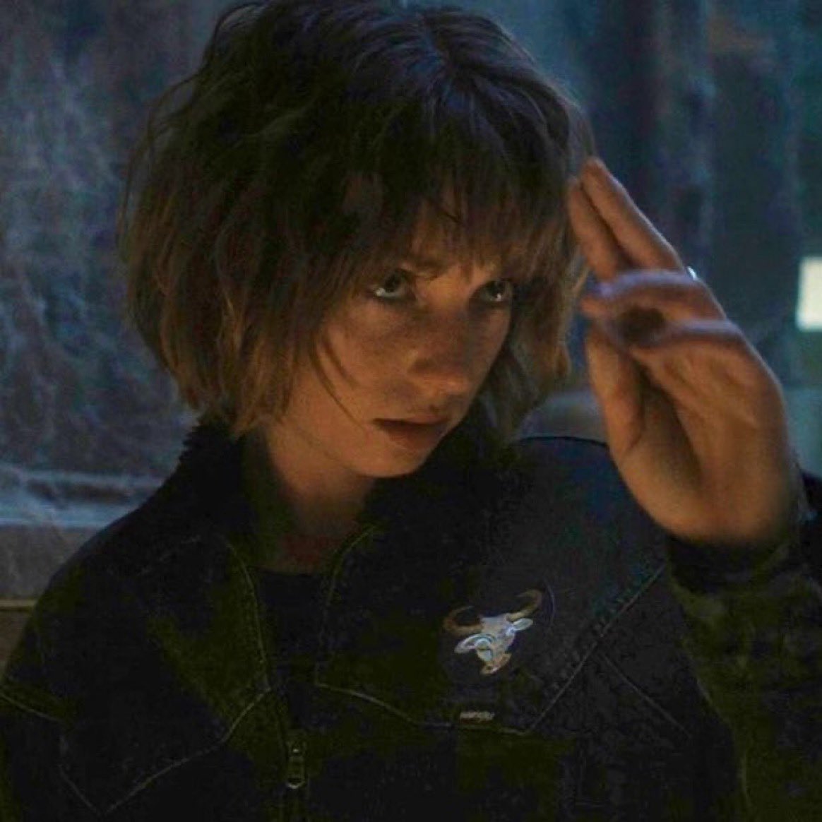 buckIeysbitch's tweet image. maya and her little two-finger salute