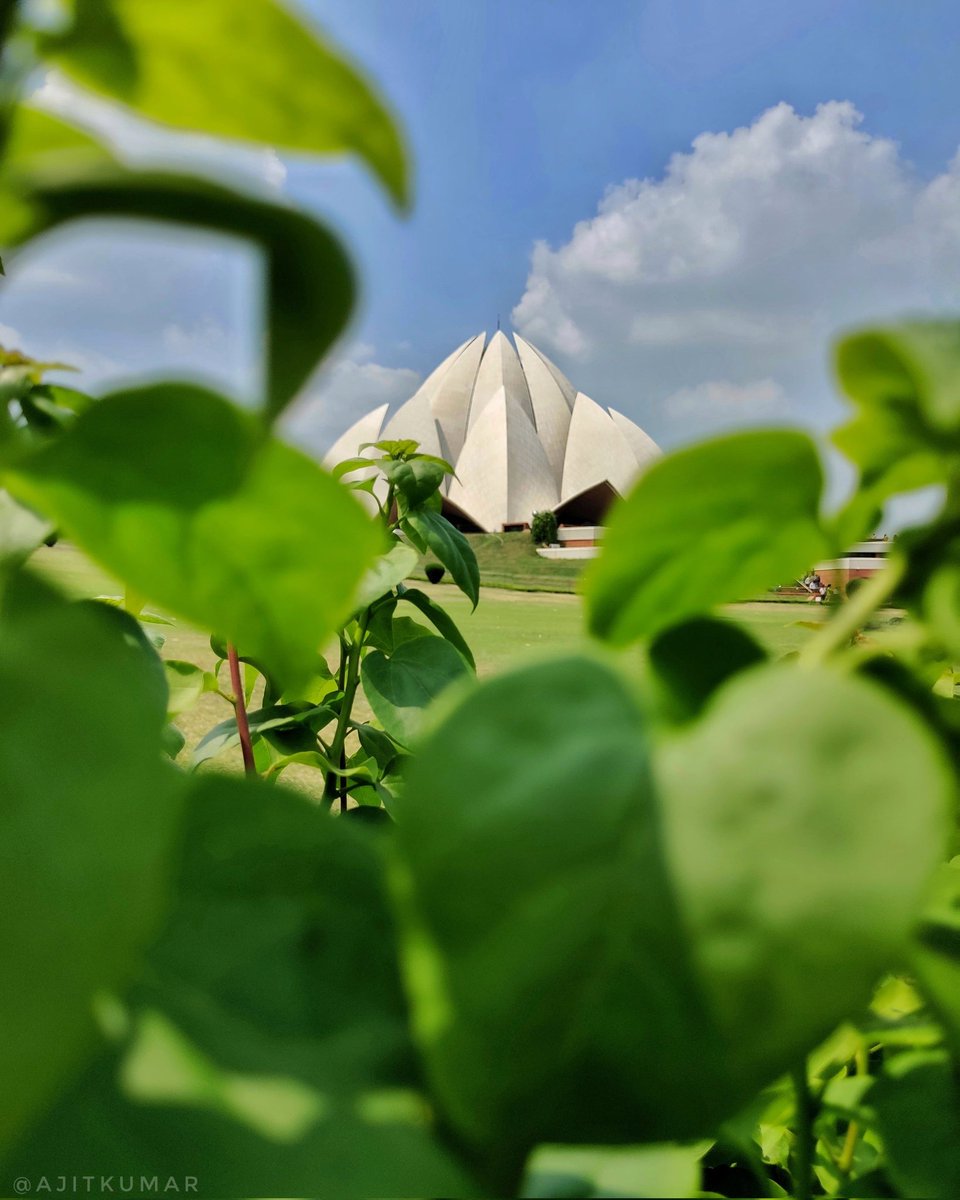 Kajit001's tweet photo. Lotus Temple, Delhi

#shotononeplus #oneplus #lotustemple #photography https://t.co/m61DlgcM40