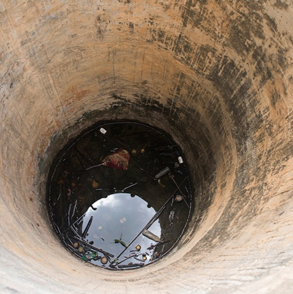 Viele Kinder und Erwachsene sind von solche wasserquellen gestorben.

#endthis

betterplace.me/brunnenbau-in-…