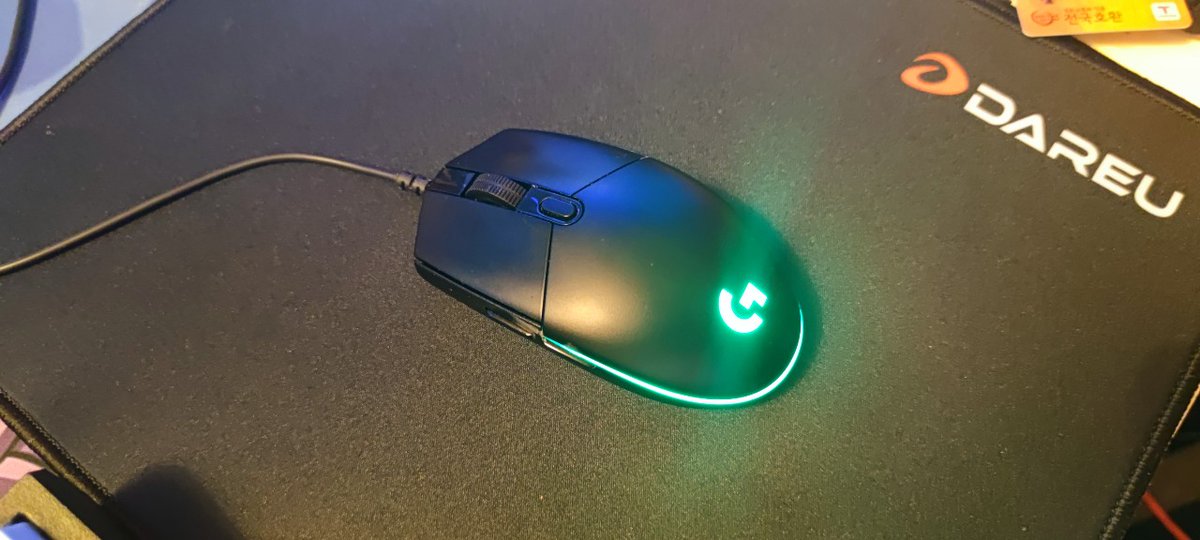 Just switched my mousepad after roughly 2 years this made me realize the difference is actually insane xD
Thanks to @dareugg &amp; <a href="/senthexgg/">SENTHEX</a>  for this amazing mousepad! 
Literally one of the best ones if not the best one I ever had !