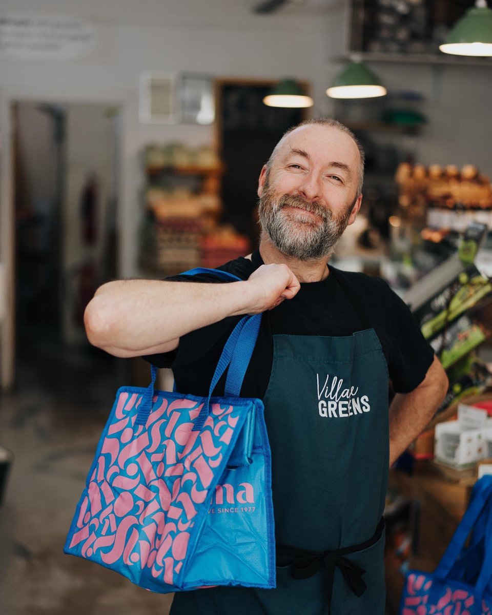 VillageGreensUK's tweet photo. Keep it cool! We now also have reusable, insulated bags. They look great and are useful at the same time. 

#suma
#insulatedbag 
#keepitcool
#julianknowsbest
#prestwich
#manchester
#bury
#reusable @SumaWholefoods https://t.co/MIR1CF4qIw