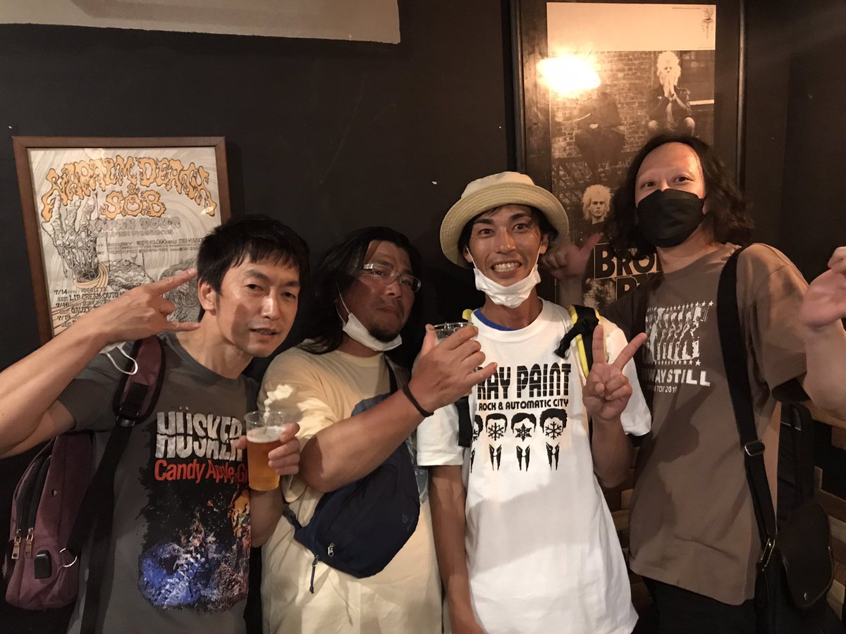 omitamayogurt's tweet photo. 【息抜き】
なかのひとの頑張れるエナジー。大好きな音楽。
昨夜は今年一のハイライトでした^ ^
#navel
#piggies
#sluggermachine https://t.co/ItNxqp17d2