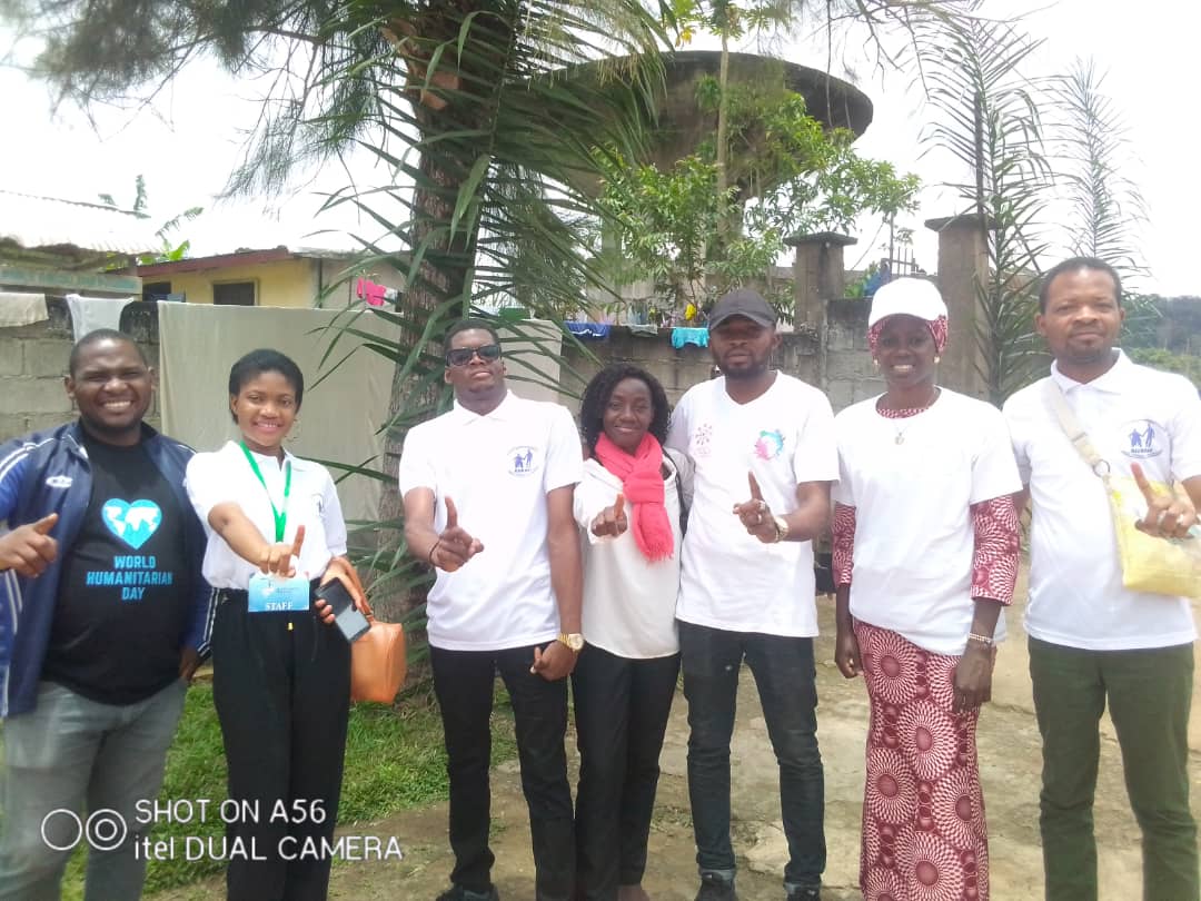 AfriYAN_Camer's tweet photo. Solidarité manifeste au sein @AfriYAN_Camer. @ajevoh et #Al Ibtissam au côté de #ASSADEH, pour une remise de dons constitués de fournitures scolaires aux pensionnaires du Centre de Réhabilitation des Handicapés PERE MONTI d'Abang à #Ebolowa.
#PutYoungPeopleFirst
#LeaveNoOneBehind https://t.co/6DAf8EJTQV