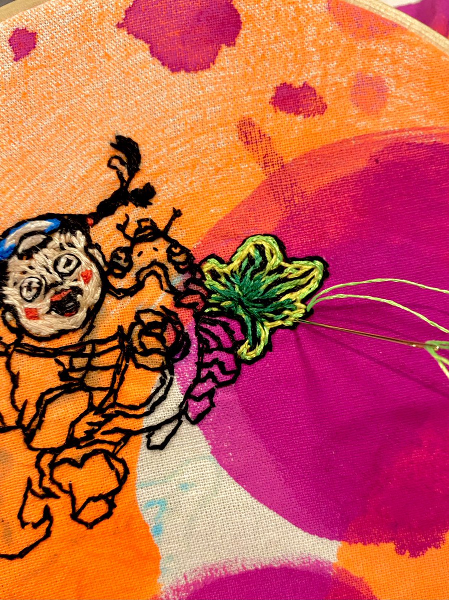 mughiko's tweet photo. 蒸しますねぇ(汗)
手ぬぐいが手放せませんよ😵😵💦
今朝は蓮の葉のグラデーション仕上げたところでタイムオーバーでした⌛️😬💭
どうか大嵐にならないでくれ〜‼︎
#embroidery #weirdart #craydoll #tapestry #lotus https://t.co/KiSehyRSmR