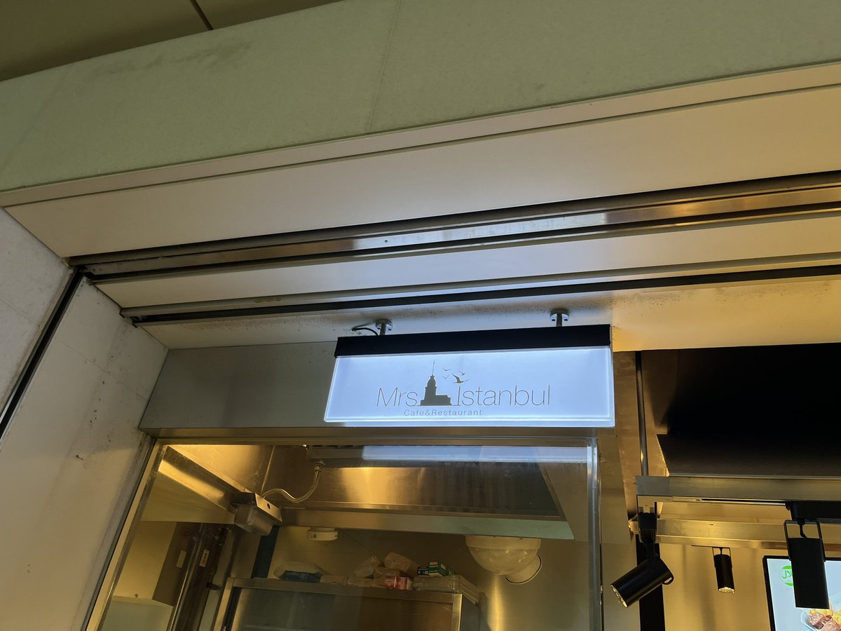 HiMa2N's tweet photo. 羽田空港に行く機会があったので、鈴木絢音さんオススメのケバブ屋さんでお昼。
美味しかったです☺️
https://t.co/4em92yI803 https://t.co/1i3gxZgeyQ