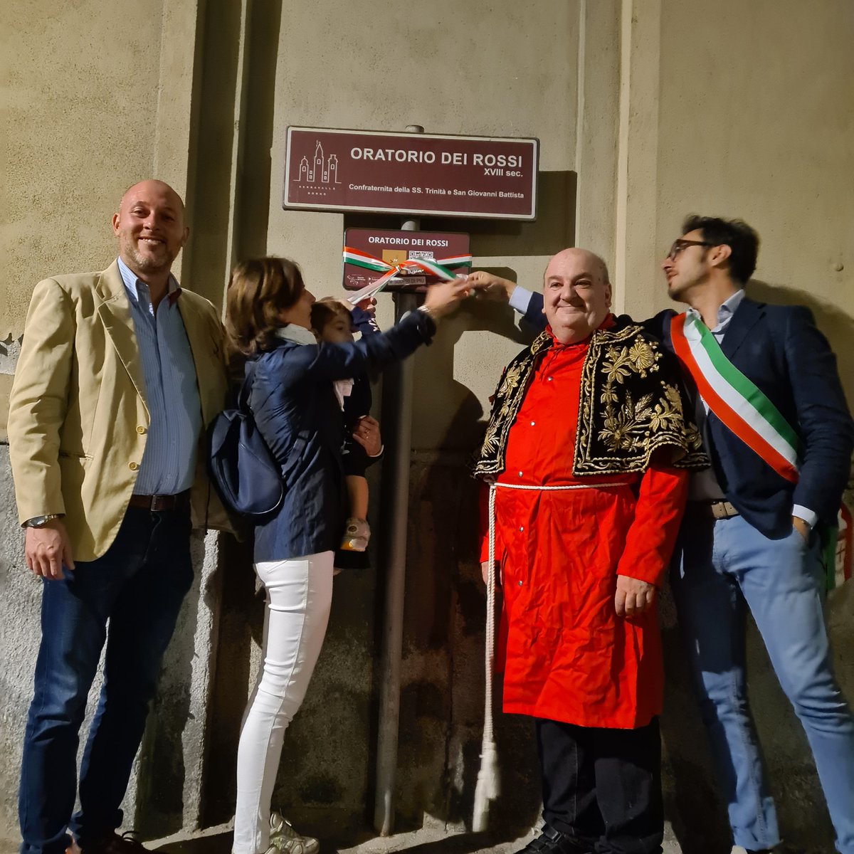 #SerravalleScrivia diventa #parlante con il progetto del <a href="/DistrettoNovese/">Distretto del Novese</a>  #VisitDN 
Si inquadra il #QRCode si scarica la #App da #AppStore o #playstore e dopo si legge o ascolta il racconto dei punti censiti. Si puo' anche #condividere sui social!
#turismo #innovazionedigitale