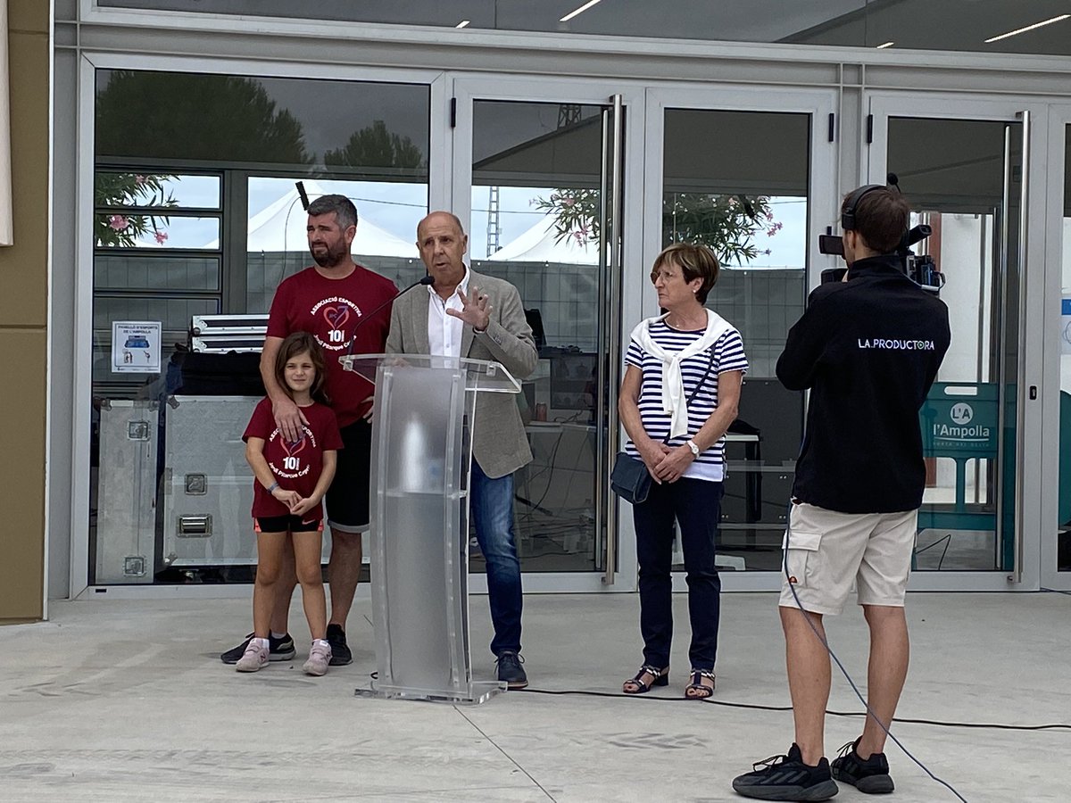 mncsls's tweet photo. Un any més, al lliurament de trofeus del X Torneig Jordi Pitaque Ceprià (@AEJordiPitarque), que des d'avui també dona nom a les instal·lacions esportives de l'Ampolla. Els valors del futbol, també amb equips Genuine, i la solidaritat per recordar un Jordi etern. Enhorabona! #JPC7 https://t.co/HriV0bkCWe