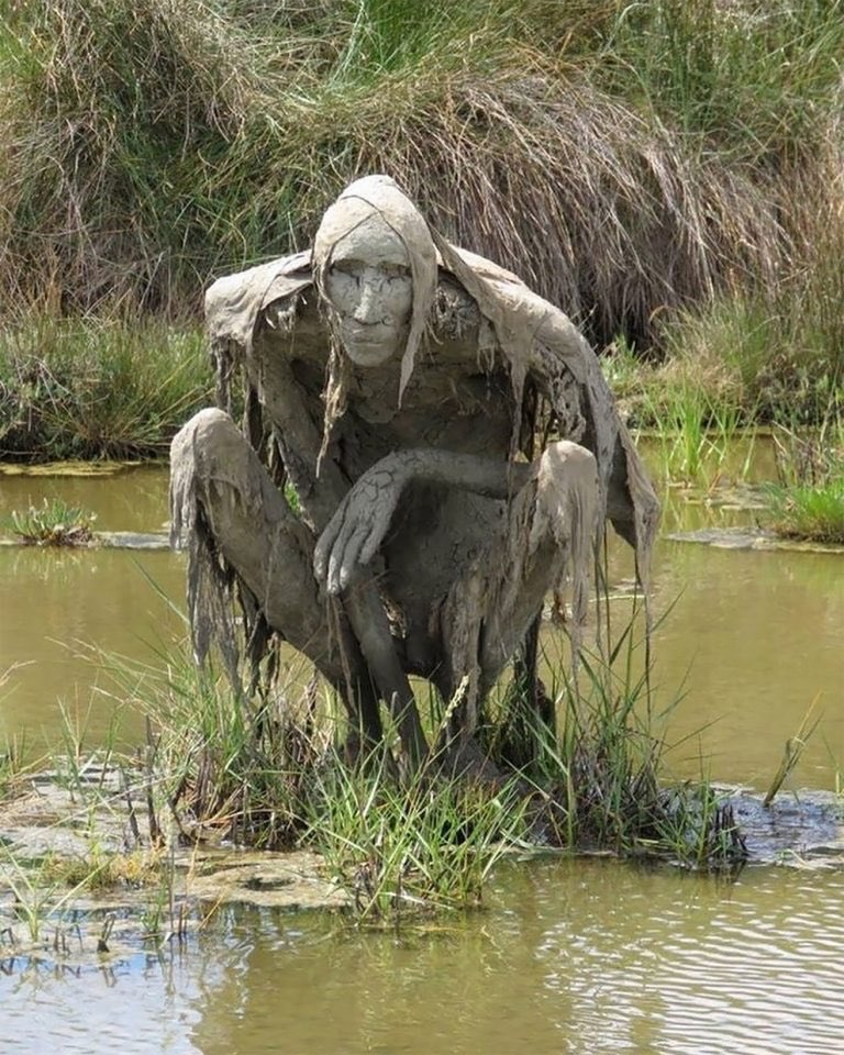 Sculptor Sophie Prestigiacomo  swamp figures in the Marshes Nature Reserve of Séné, Gulf of Morbihan, France are modeled with mud &  seaweed. The colours, textures & skin of the creatures change over  time, along with the organic landscape they inhabit. 

#SwampSunday