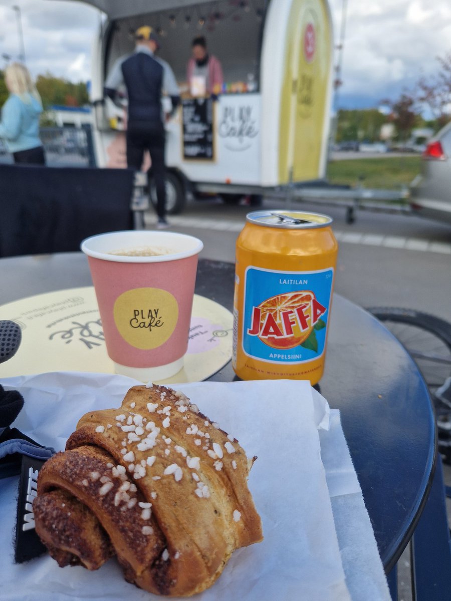lintunen_petri's tweet photo. #pullakahvit ja #supermanlaastari @play_cafe https://t.co/3lNxw8MAyt
