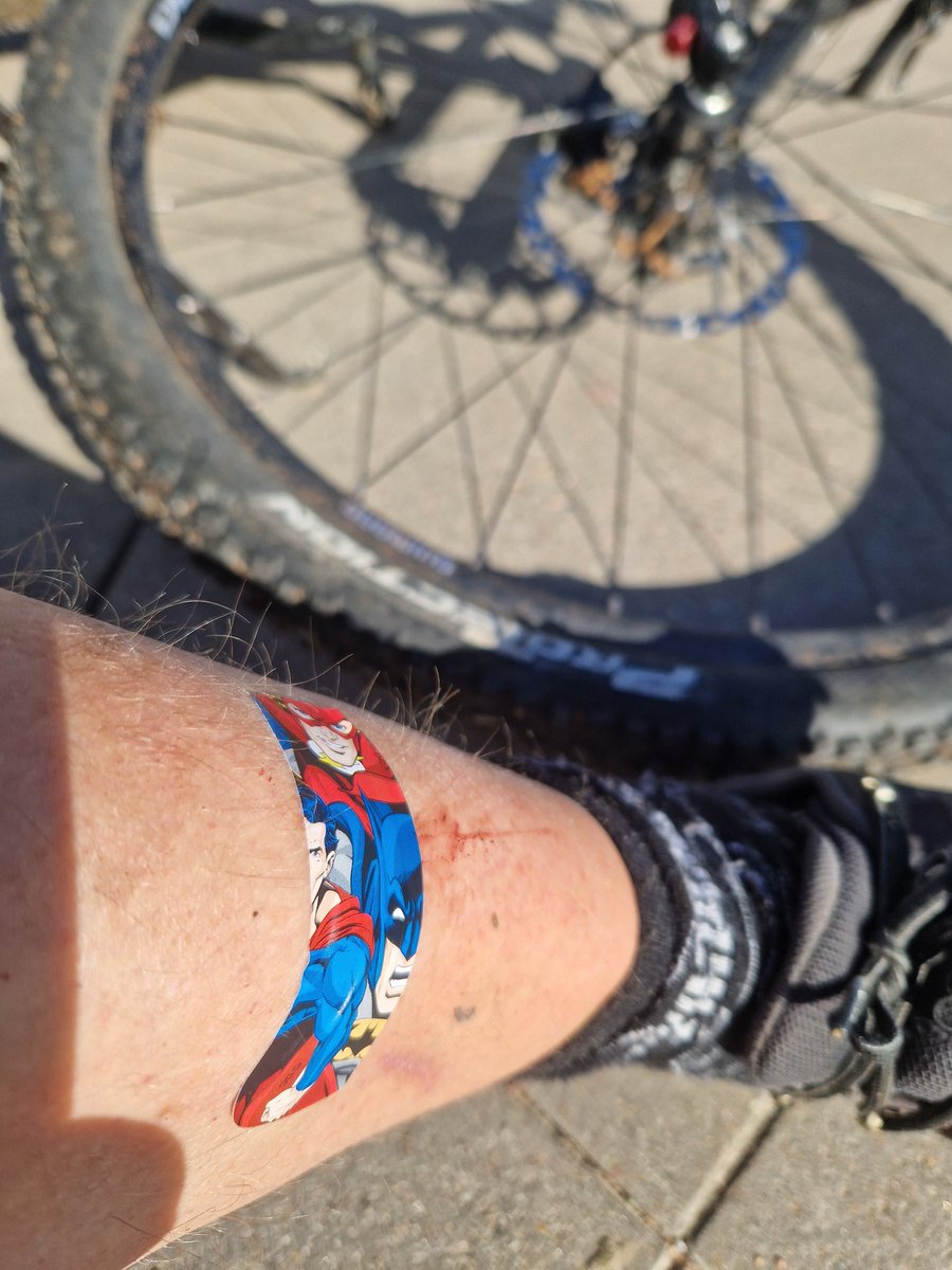 lintunen_petri's tweet photo. #pullakahvit ja #supermanlaastari @play_cafe https://t.co/3lNxw8MAyt