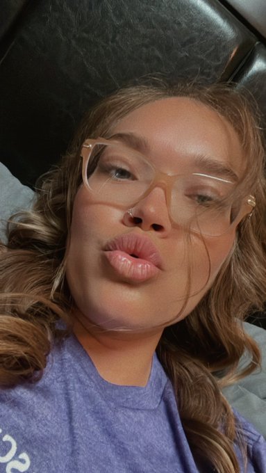 Good morning💋 https://t.co/HMqyuTKIXz💋 https://t.co/EtdSz6jfj2