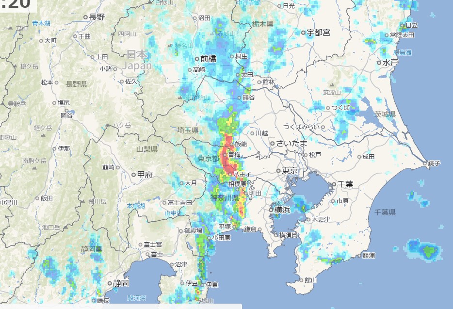 「急に雨が強くなった。なんか赤いのが通っておる… 」|品場諸友のイラスト