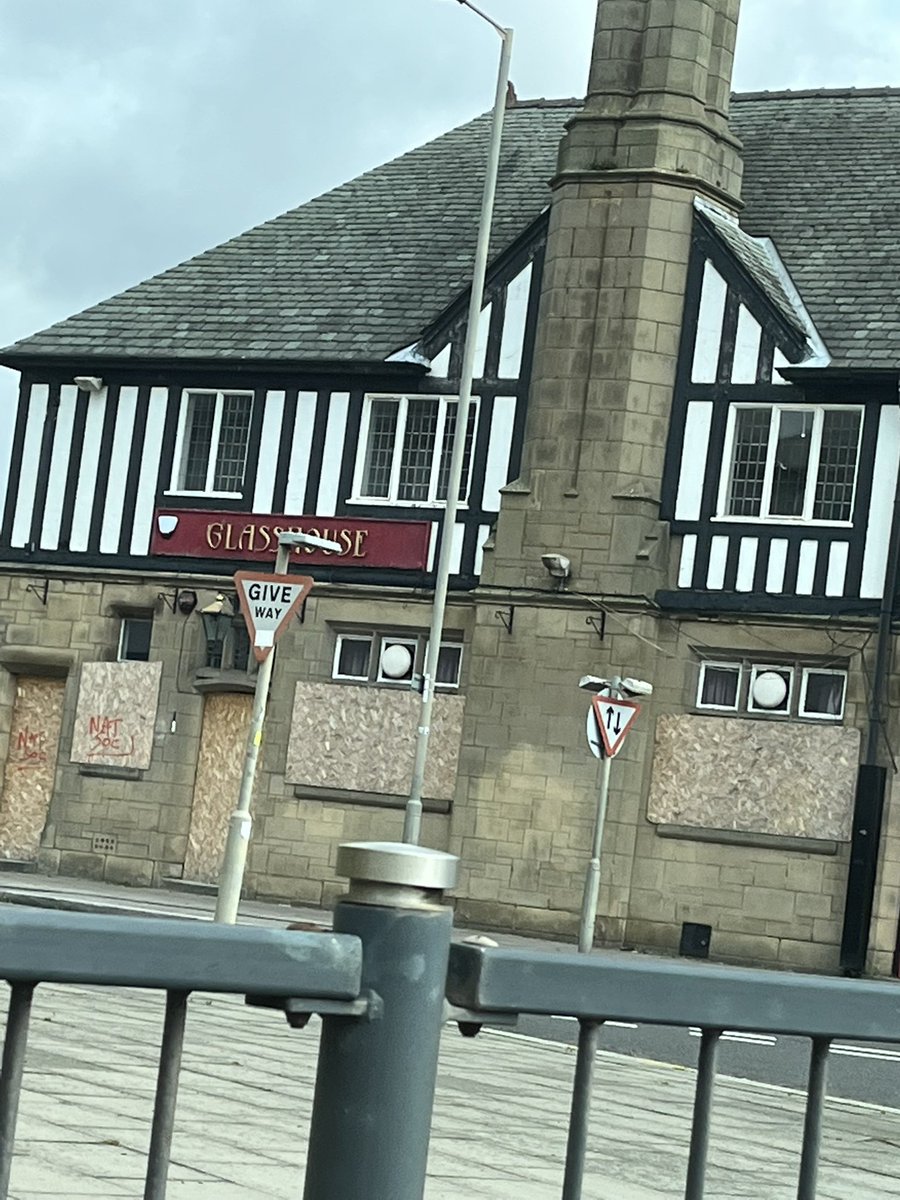 MrsDarthFuzz's tweet photo. Just leaving Liverpool after dropping @miss_fuzz2 off at Uni. I saw this and it made me laugh. #Glasshouse #BoardedUp https://t.co/Yq4gzPEIBy