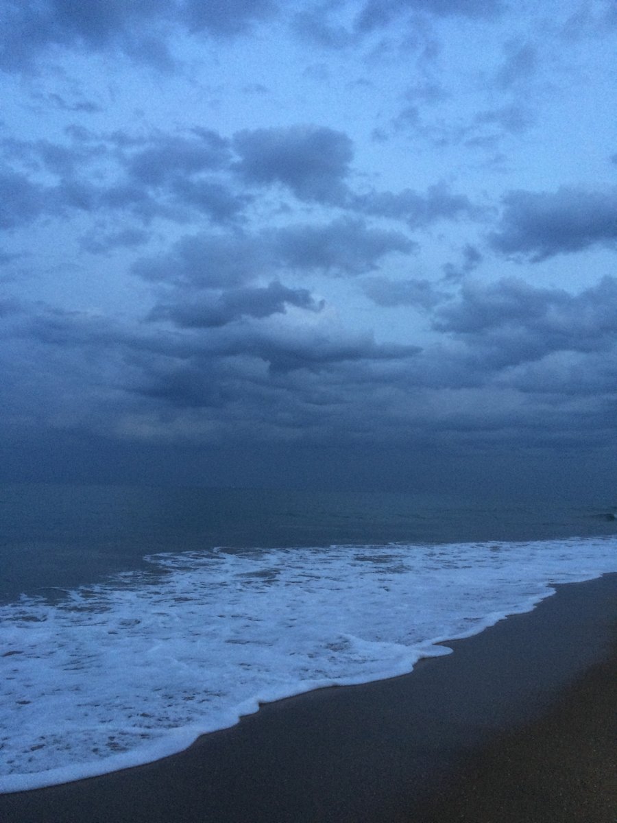 itsmekaga's tweet photo. Ah! At the beach, life is different! 😉
#CalmBeach #Karimanal #Oceanholic #Wanderlust #Thalassophile #VitaminSea #NH716A #RoadTrip #TravelSelfie #KagaTheNomad https://t.co/lJsvQp7KLe